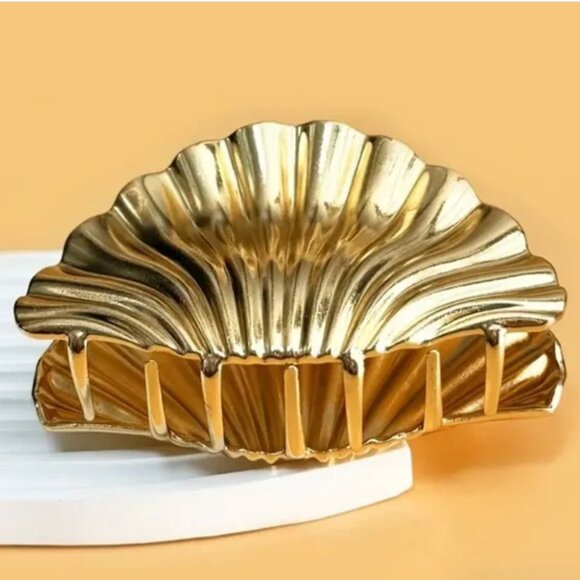 Gold Shell Hair Claw